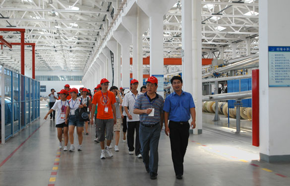 溧阳市在校大学生代表50余人来大宝娱乐集团旅行学习