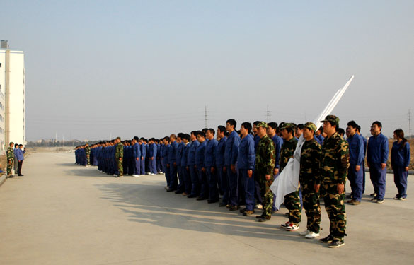 大宝娱乐2011年新员工军训落下帷幕
