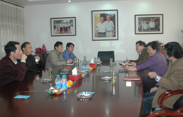 上海电缆研究所、电缆行业协会专家、向导来大宝娱乐集团旅行考察