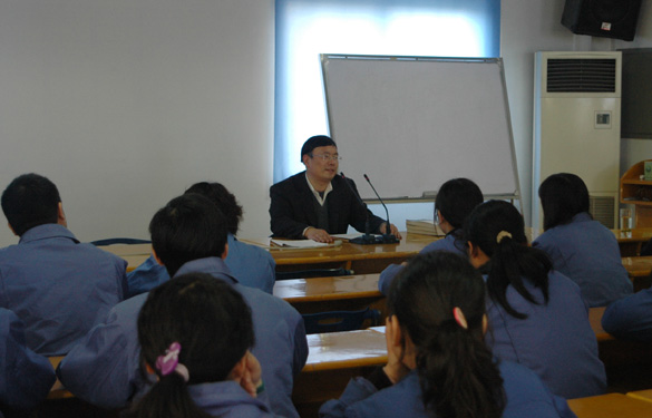 大宝娱乐集团特邀《常州日报》溧阳站站长李金堂来公司授课