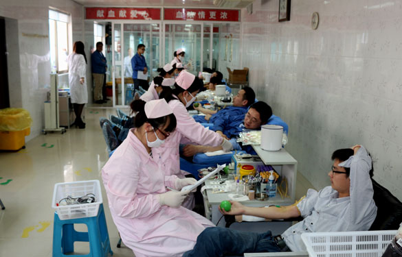 大宝娱乐员工无偿献血迎“五一”