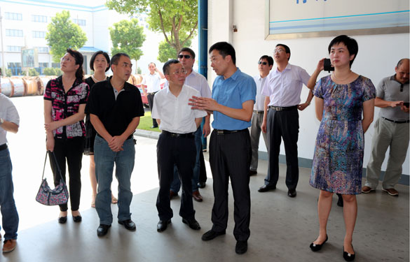 衢州市委常委、衢州绿色工业集聚区党工委书记傅根友一行来大宝娱乐考察