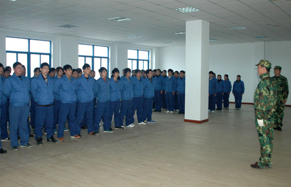 大宝娱乐2012年新员工军训落下帷幕