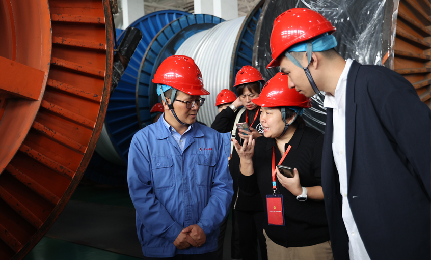 陕西省总工会向导及地方劳模来大宝娱乐电缆旅行交流